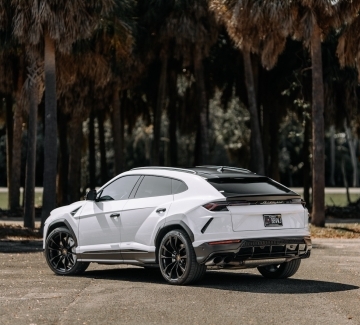 Rent Lamborghini Urus Miami small image
